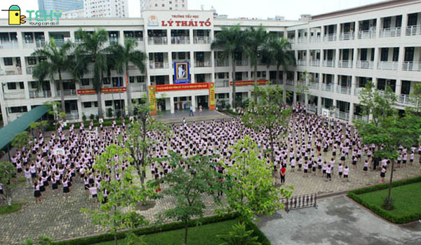 Khuôn viên trường Tiểu học Lý Thái Tổ rộng rãi