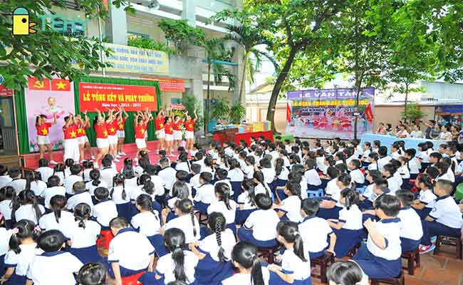 Ngày đầu tuần tại trường tiểu học Lê Văn Tám
