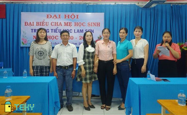 Họp trao đổi cùng cha mẹ học sinh