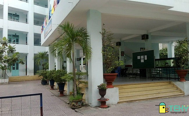 Khuôn viên trường Tiểu học Trần Quang Cơ