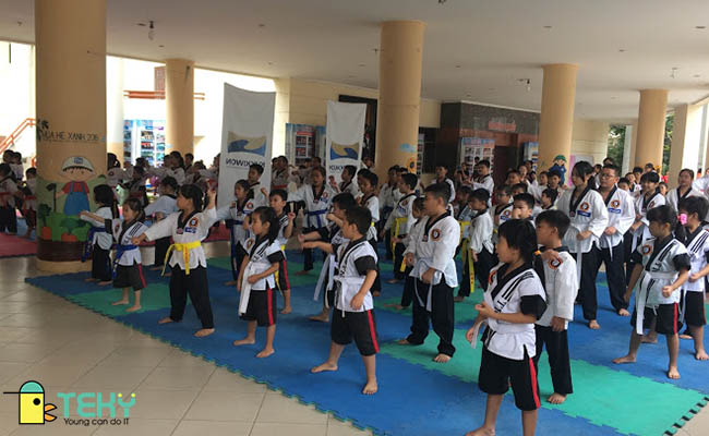 Trường Tiểu học Huỳnh Văn Ngỡi tổ chức hoạt động thể chất