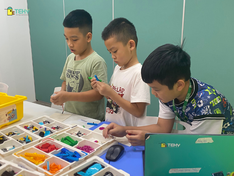summer-camp-teky-khoi-dong-mua-he-cong-nghe