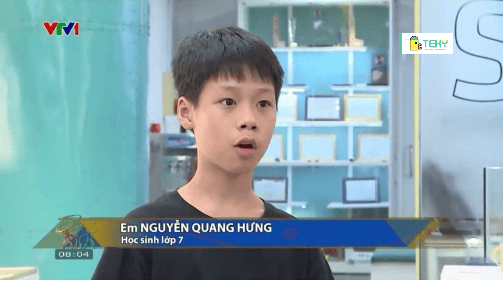Em Nguyễn Quang Hưng, học sinh lớp 7, chia sẻ góc nhìn về AI cho trẻ em trong phóng sự.