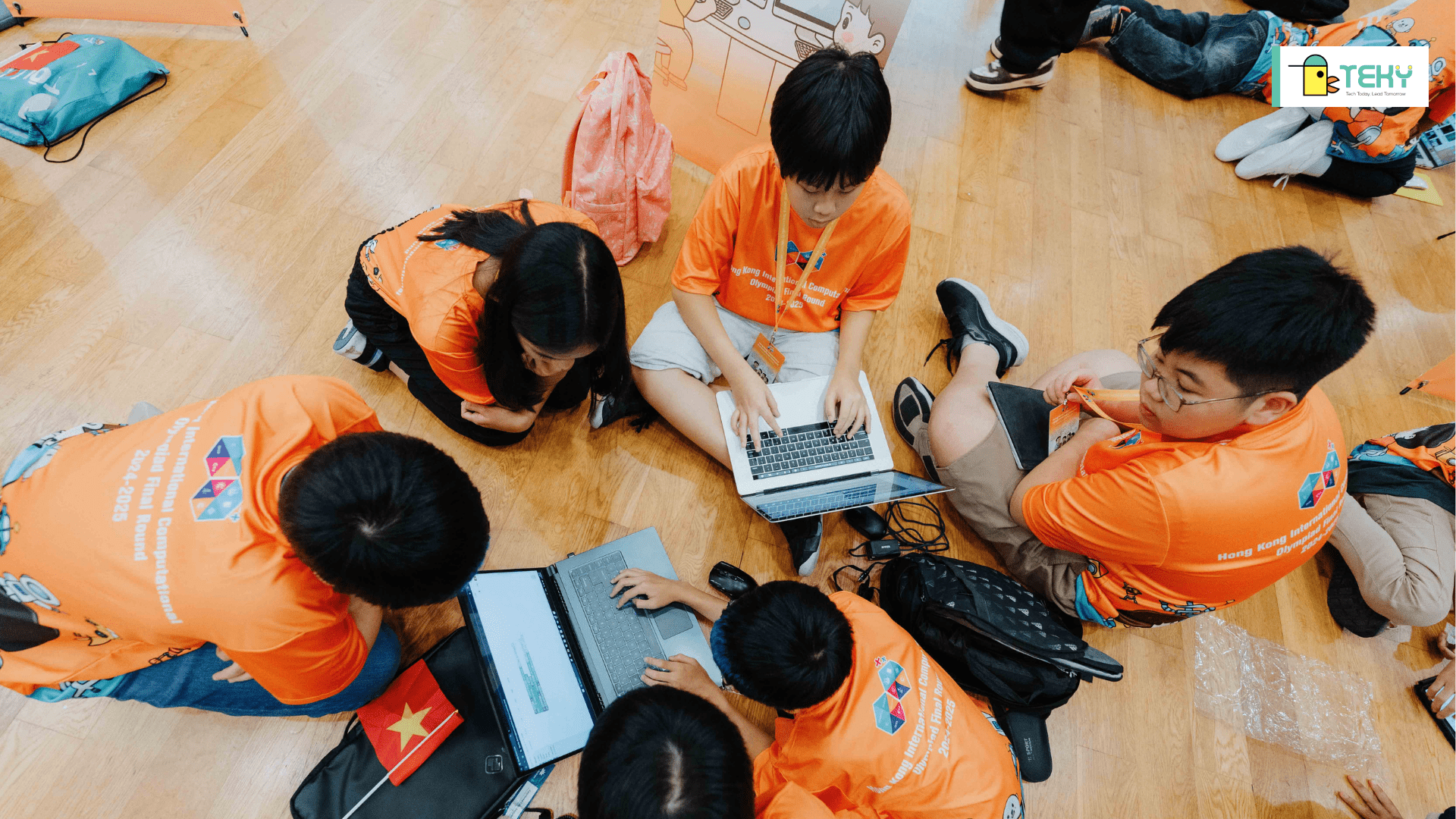 Khoảnh khắc teamwork tại Kỳ thi Olympic Tin học Quốc tế HKICO