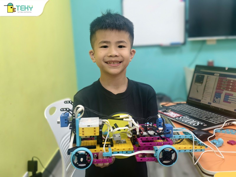 tong-the-mo-hinh-xe-dua-f1-do-minh-khang-thiet-ke