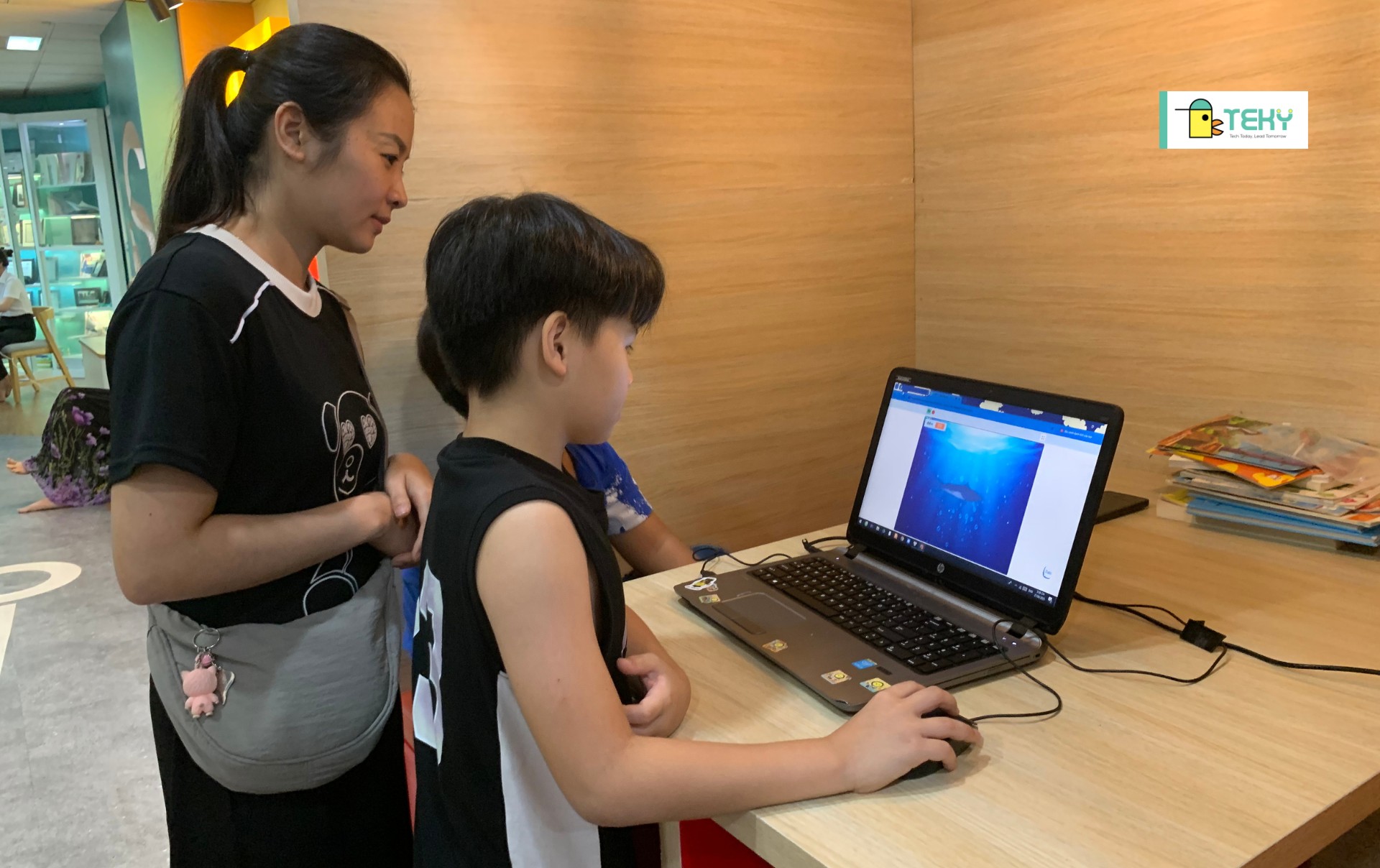 phu-huynh-teky-dong-hanh-cung-cac-con-trong-qua-trinh-hoc-cong-nghe