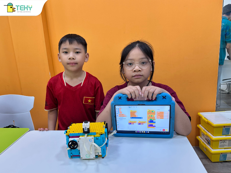 hoc-robotics-qua-trai-nghiem-cong-nghe-thuc-te