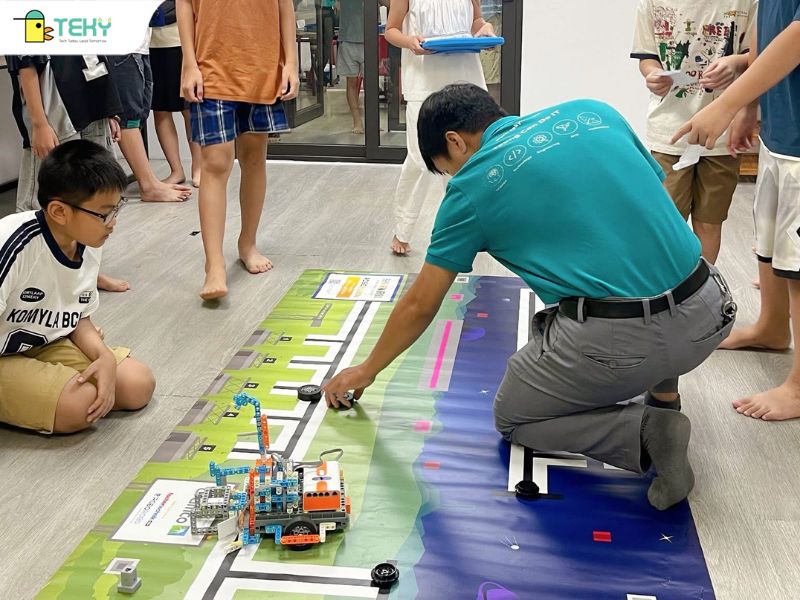 hanh-trinh-nuoi-duong-tu-duy-sang-tao-tu-lop-hoc-robotics