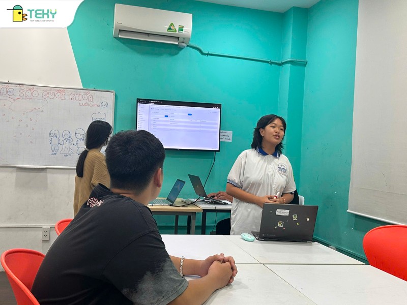 hong-phuong-thuyet-trinh-ve-du-an-cua-minh