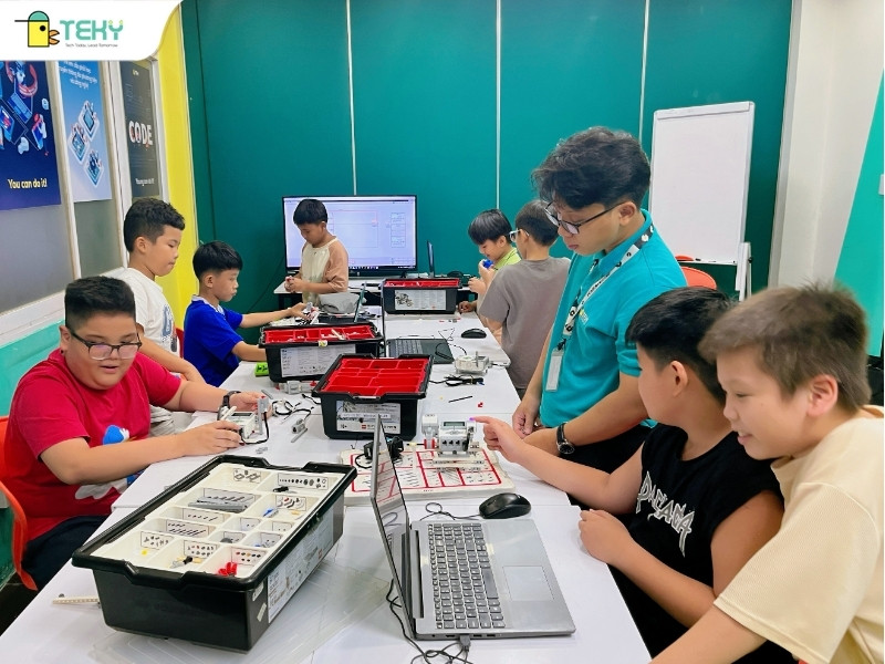 khong-gian-lop-kham-pha-robotic-ai