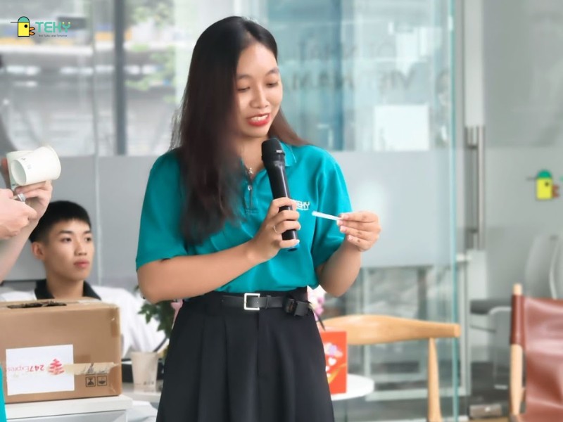 co-thu-phuong-thuong-xuyen-tham-gia-cac-hoat-dong-khac-tai-teky-ha-dong-ngoai-viec-giang-day