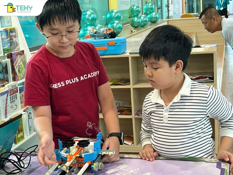 san-pham-hoan-chinh-da-ra-lo-nho-vao-ban-tay-cua-cac-con