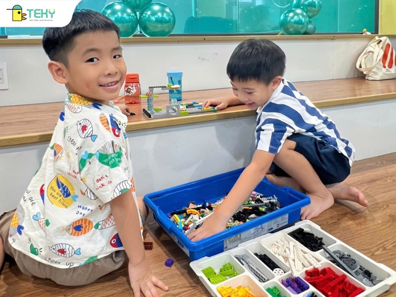 hao-hung-vui-ve-la-tam-trang-cua-cac-be-khi-duoc-tham-gia-dai-hoi-lego