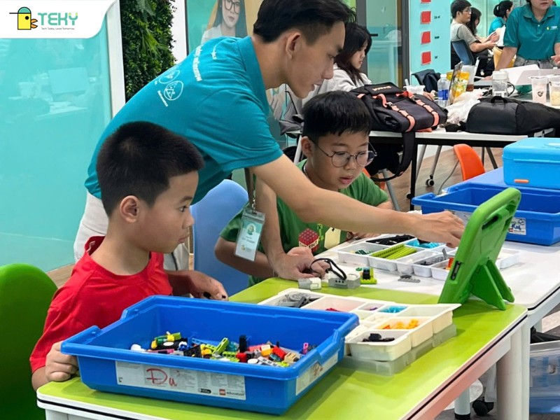 cac-be-tap-trung-nghe-thay-huong-dan-truoc-gio-g