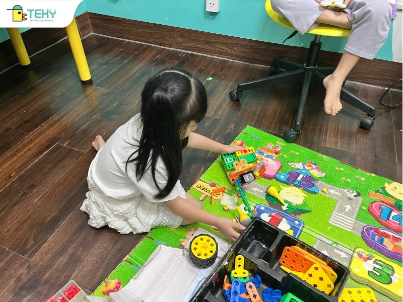 de-lam-duoc-mo-hinh-thi-cac-be-phai-rat-cham-chi