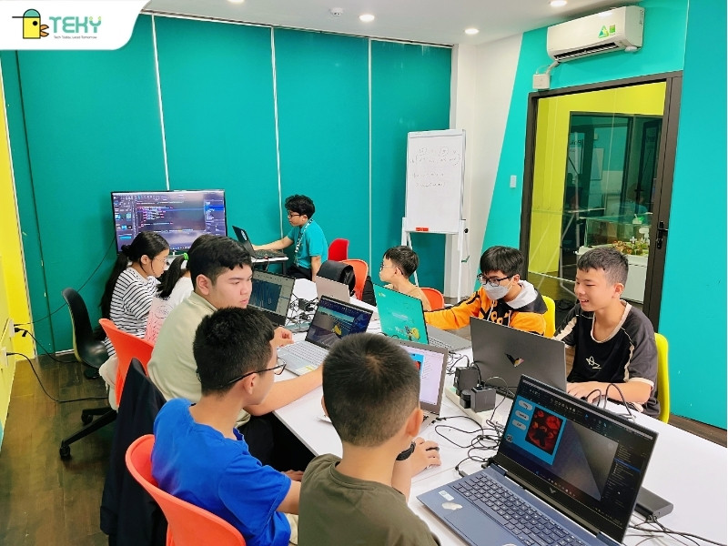 lop-sieu-nhan-lap-trinh-game-level-4-tai-teky-binh-duong