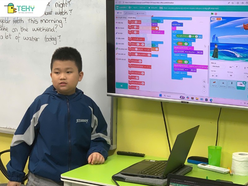 nhat-nam-gioi-thieu-phan-lap-trinh-game-thuy-chien-song-bach-dang-trong-buoi-cuoi-khoa