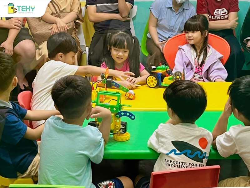 lap-rap-lego-va-robot-uaro-trong-buoi-hoc-mam-non-cong-nghe