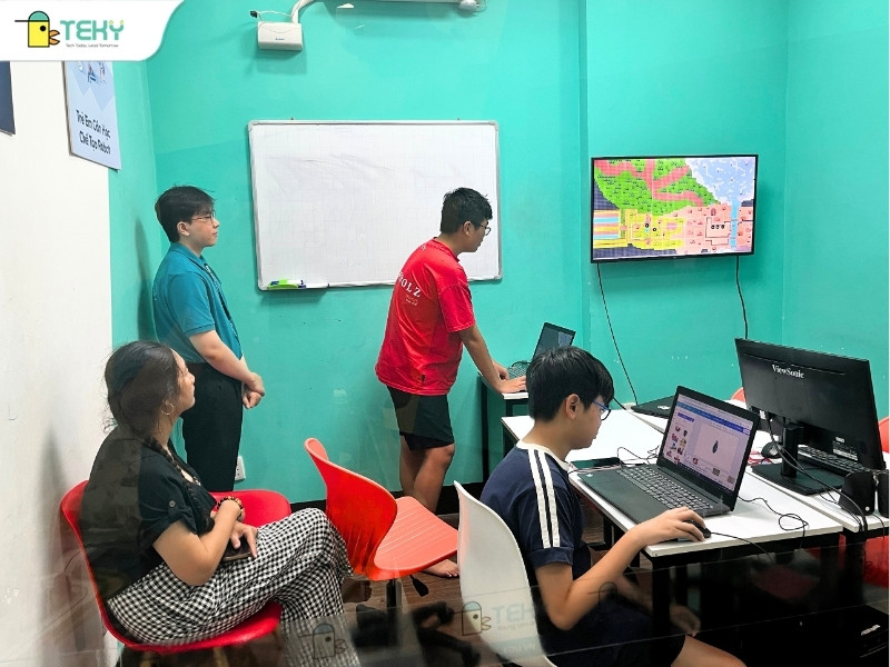 khong-gian-lop-sieu-nhan-lap-trinh-game-level-8