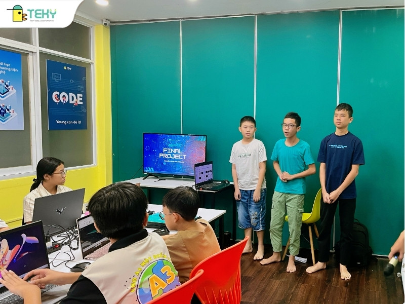 nhom-hoc-vien-tien-hoang-kim-phat-huu-khang-thuyet-trinh-du-an-bao-cao-cuoi-khoa