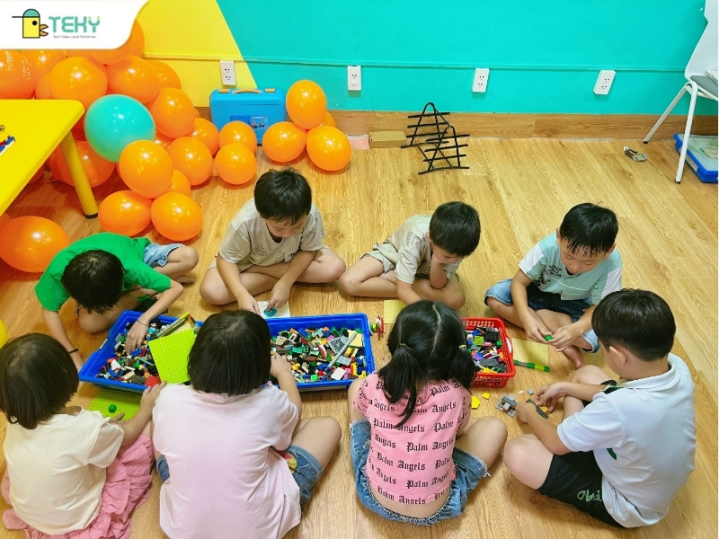 cac-ban-lap-rap-mo-hinh-lego-chu-de-giang-sinh-tai-teky-binh-duong