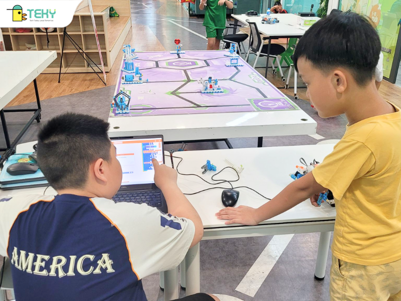 hoc-vien-teky-duoc-tiep-can-mo-hinh-giao-duc-stem-tu-khi-con-nho