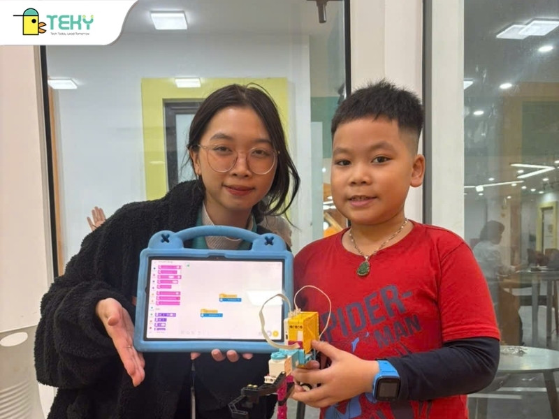 co-lai-linh-chi-la-mot-trong-nhung-giao-vien-cong-nghe-tieu-bieu-tai-teky-minh-khai