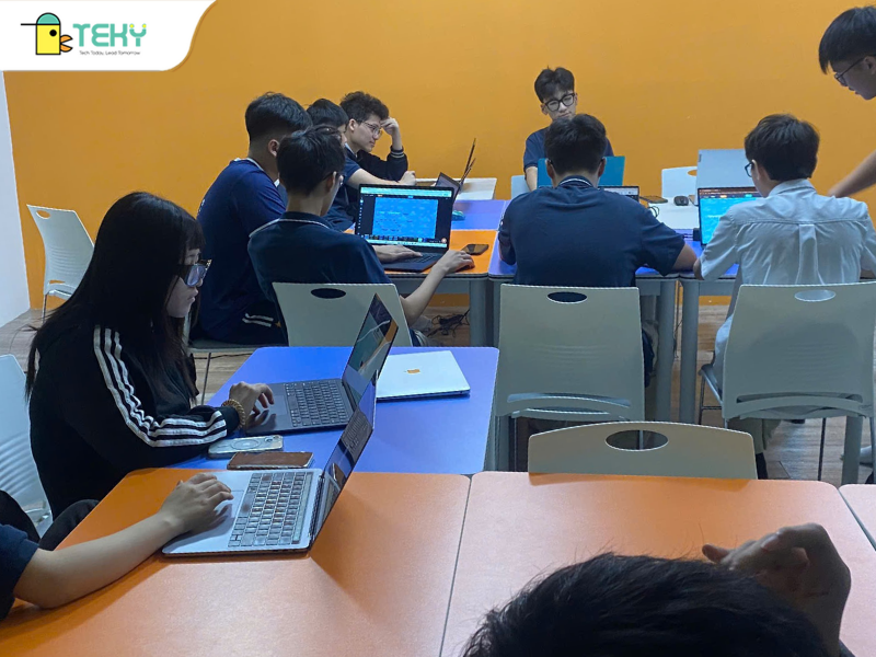 hoc-sinh-duoc-trai-ngheim-cac-hoat-dong-thuc-te-cung-thay-co