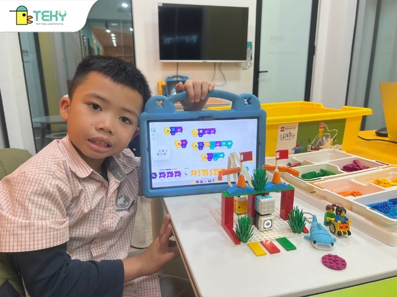 dang-truong-va-san-pham-cuoi-khoa-lop-mam-non-cong-nghe