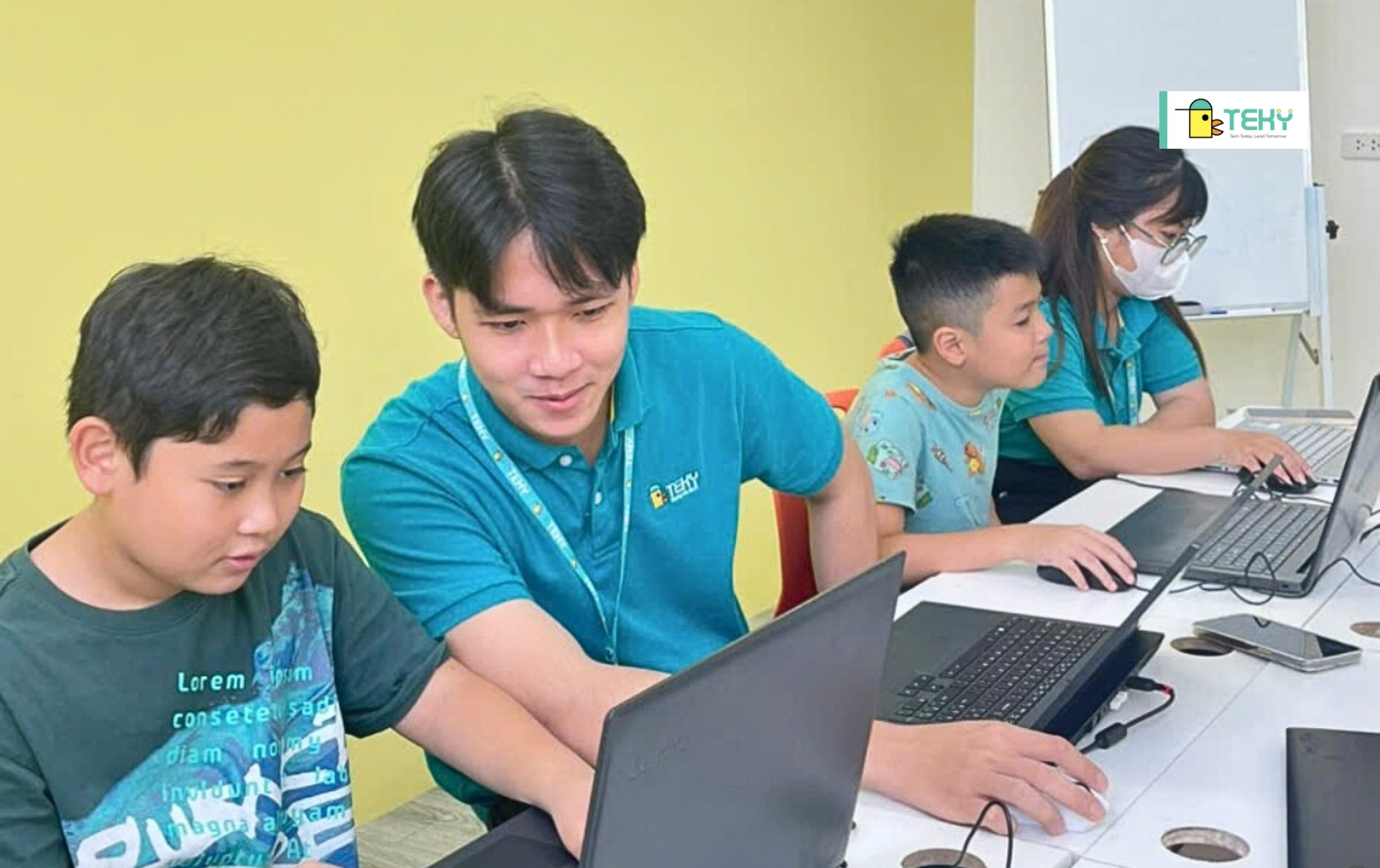 thay-co-tai-teky-luon-luon-dong-hanh-cung-cac-con-trong-suot-chang-hanh-trinh