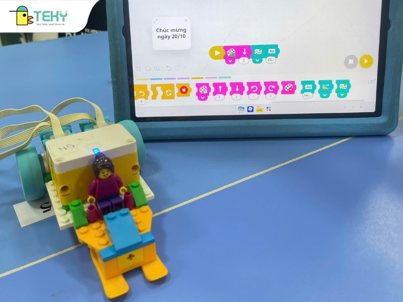 can-canh-san-pham-xe-truot-tuyet-cua-ngoc-diep-tai-lop-robotics-spike-prime