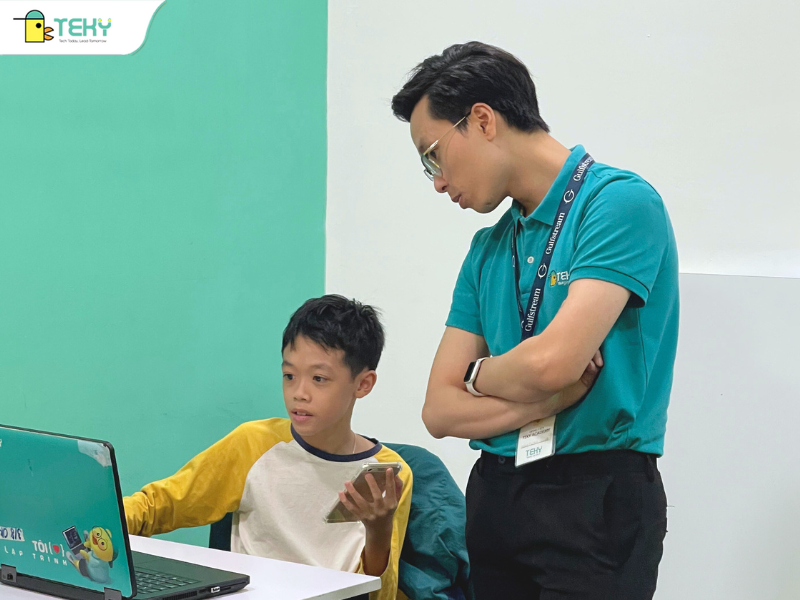 thay-nguyen-viet-hung-trong-lop-sieu-nhan-lap-trinh