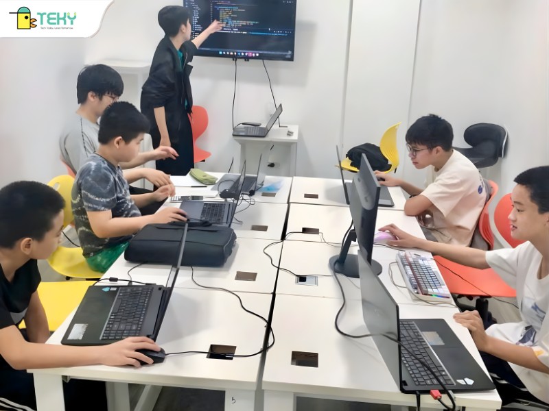 lop-hoc-lap-trinh-tai-teky-long-bien