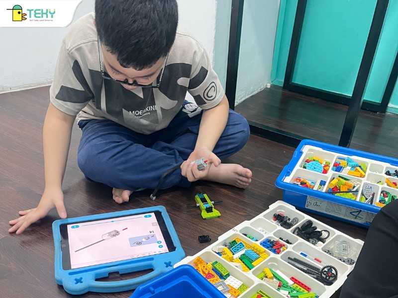 qua-trinh-tekids-vinh-thanh-lam-ra-san-pham-robot-milo-va-lap-trinh-cho-san-pham