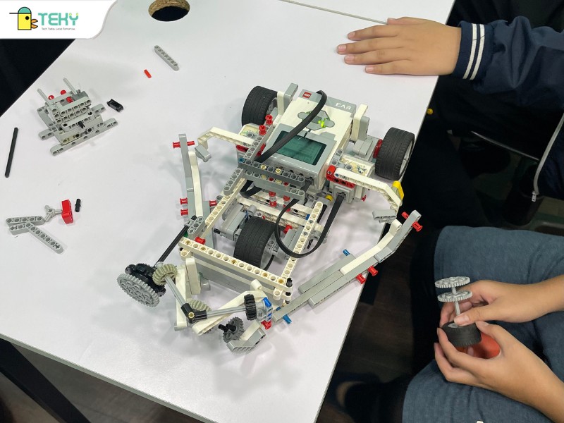 hinh-anh-robot-sumo-cang-cua-it-thi-nhieu-xuong