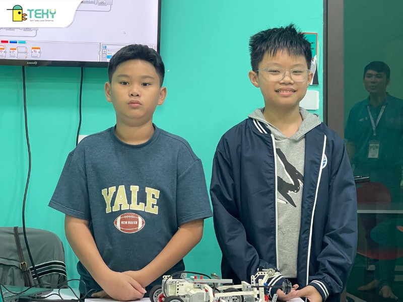 2-hoc-vien-quang-phong-va-quang-minh-cung-san-pham-cang-cua-it-thi-nhieu-xuong