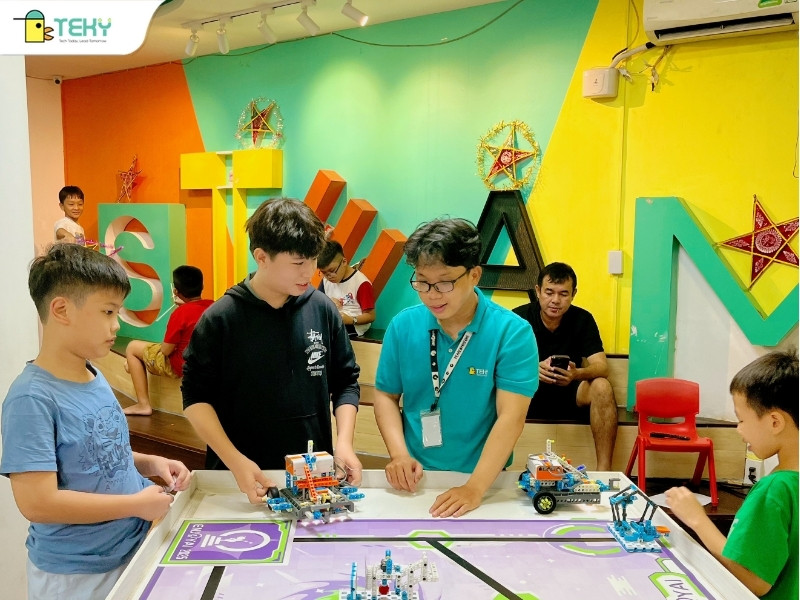 buoi-kuyen-thi-va-showcase-cuoc-thi-enjoyai-2025