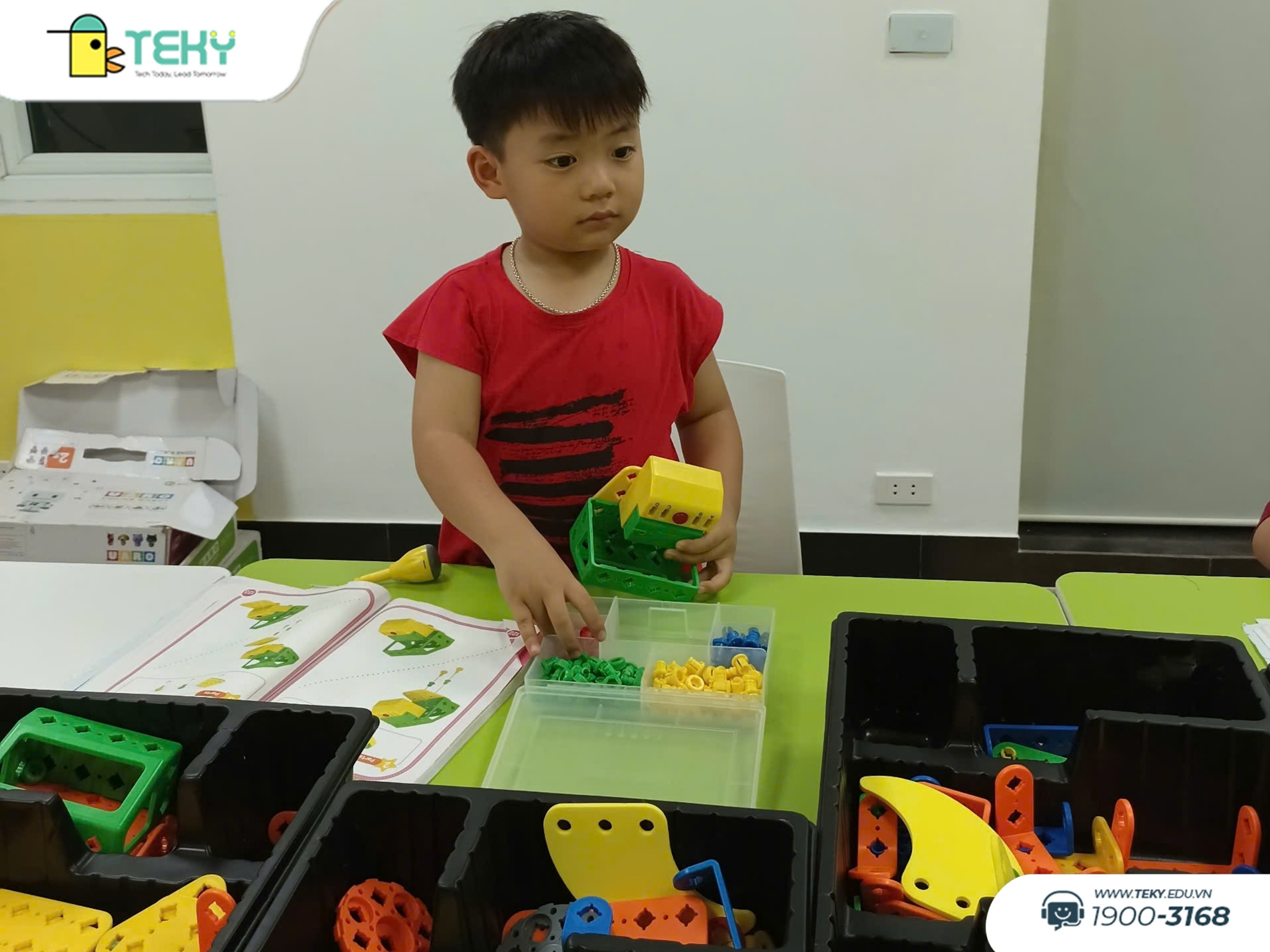 teky-anh-khoa-to-mo-ve-nhung-chi-tiet-trong-bo-cong-cu-uaro