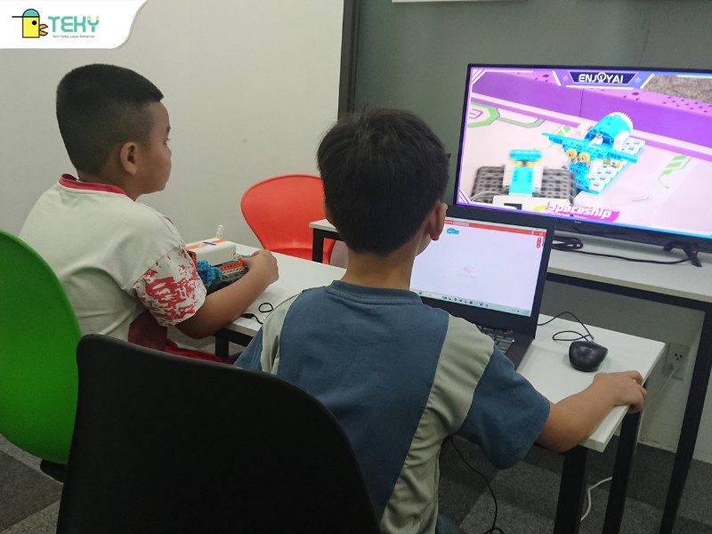 cac-be-tekids-tap-trunh-cham-chu-hoc-mon-lap-trinh