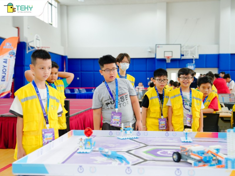 hoc-vien-teky-nghiem-tuc-thi-dau-tai-dau-truong-cong-nghe-enjoy-ai-2025