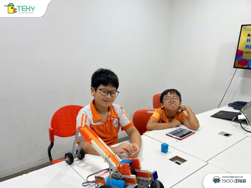 san-pham-robot-may-ban-da