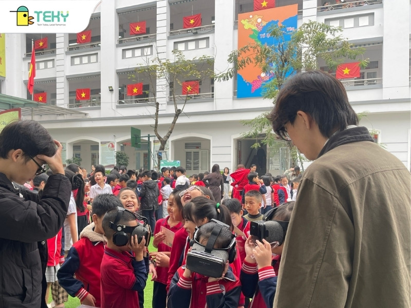 tram-trai-nghiem-kinh-thuc-te-ao-vr-dua-cac-ban-nho-vao-the-gioi-mo-phong-sinh-dong