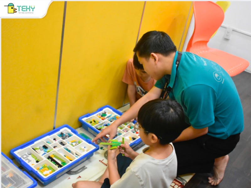 thay-lam-va-cac-ban-hoc-sinh-trong-gio-hoc