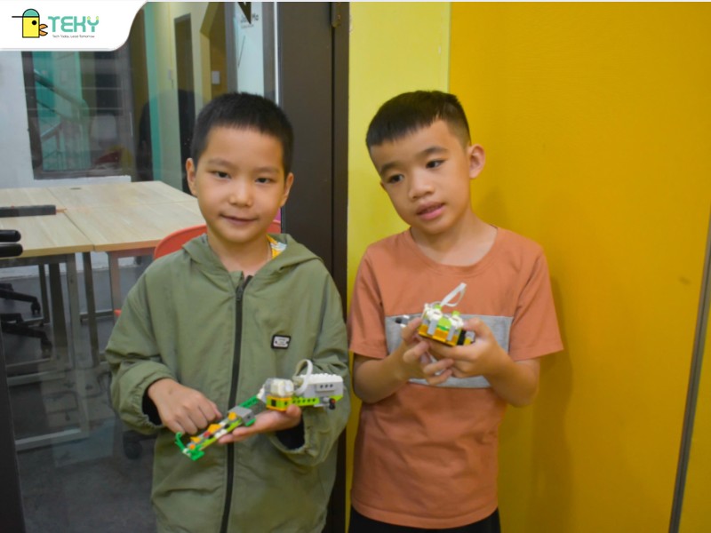 hoc-sinh-tai-lop-hoc-cua-thay-lam