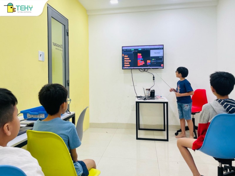 hoc-sinh-tu-tin-thuyet-trinh-san-pham-stem-sau-khoa-hoc-cua-teky