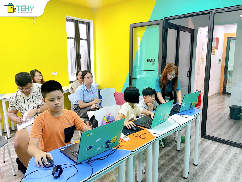 phu-huynh-dong-hanh-cung-teky-giup-tre-hinh-thanh-tu-duy-thuat-toan-tu-som