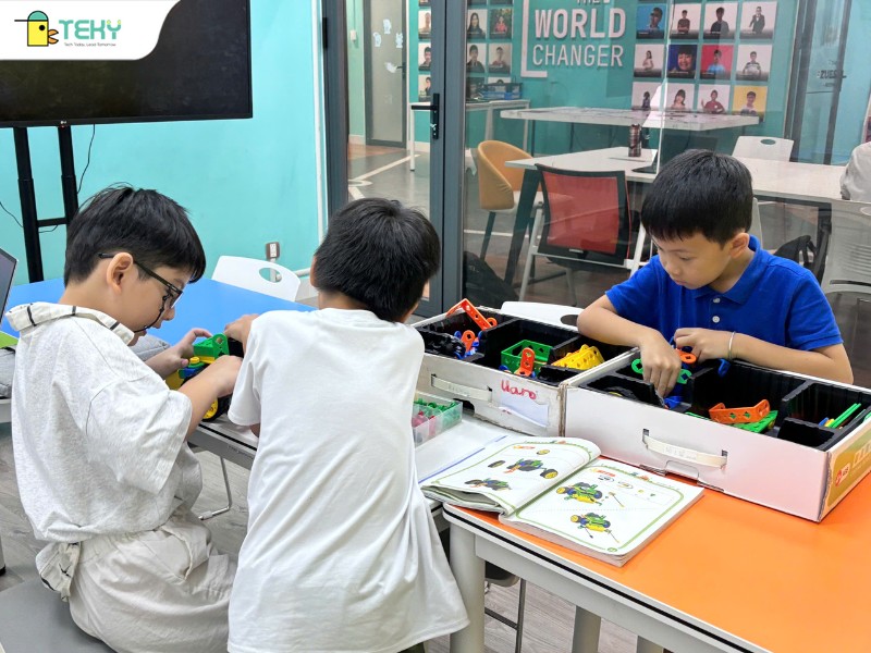 tekids-hoc-cong-nghe-trong-moi-truong-thuc-hanh-chuan-stem