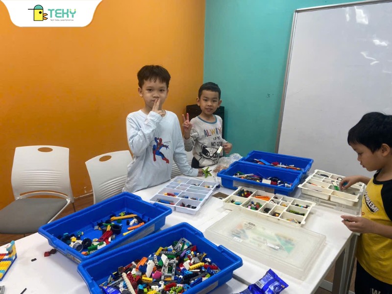 cac-con-dang-hoc-tap-vui-ve-tai-lop-robotics