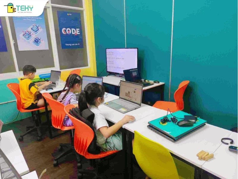 hinh-anh-lop-be-lam-game-level-1-teky-binh-duong