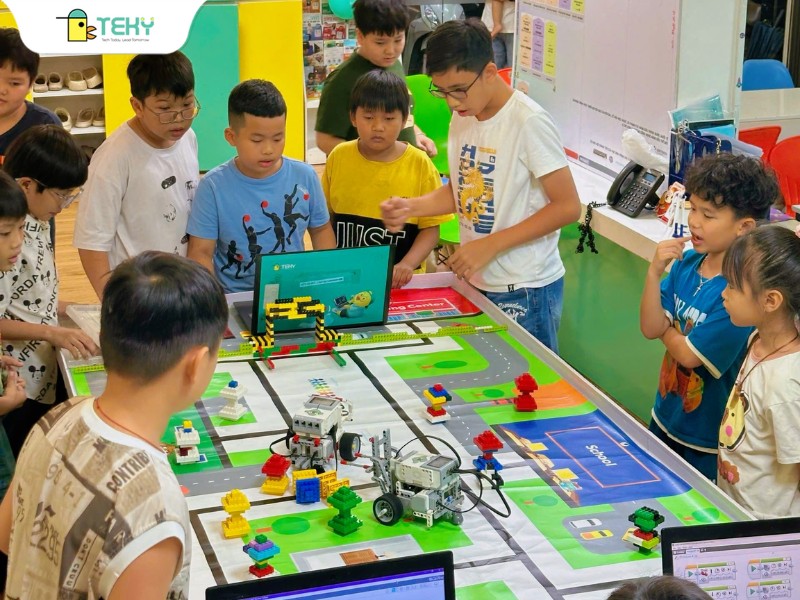 tekids-dang-kham-pha-va-nghien-cuu-ve-lap-trinh-robotics